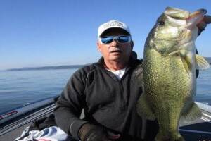 mike gerry with a nice lake guntersville largemouth bass caught in the winter