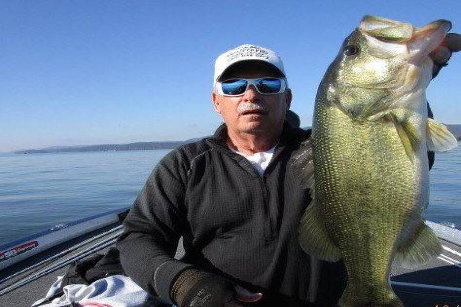 mike gerry with a nice lake guntersville largemouth bass caught in the winter