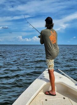 how to position your boat with wind against tide